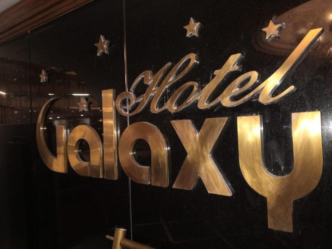 Hotel Galaxy Surat Exterior foto