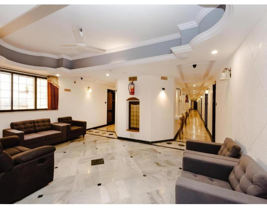 Hotel Galaxy Surat Exterior foto